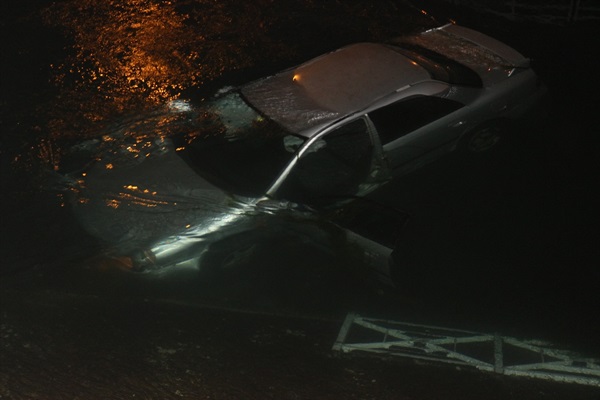 Adana’da sulama kanalına devrilen otomobilin sürücüsü yaralandı