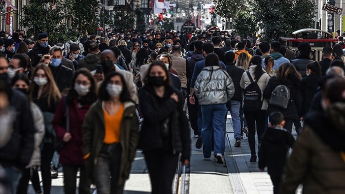 Kovid-19'dan korunmak için açık havada da maske takılması uyarısı