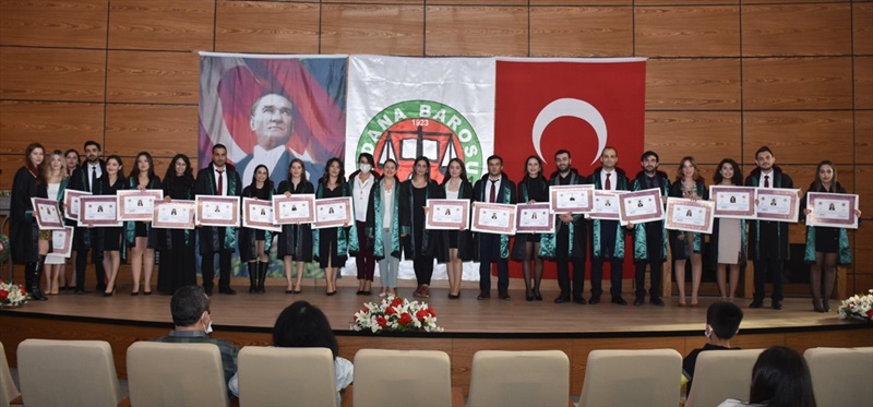 Adana'da stajını tamamlayan 21 avukat ruhsatlarını aldı