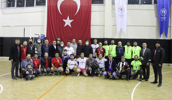 Pozantı'da voleybol turnuvası yapıldı