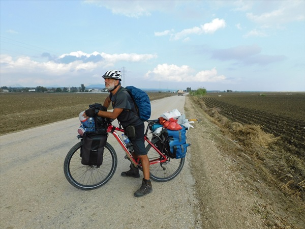 Ege ve Akdeniz sahilini pedal çevirerek gezen bisiklet tutkunu Adana'ya ulaştı