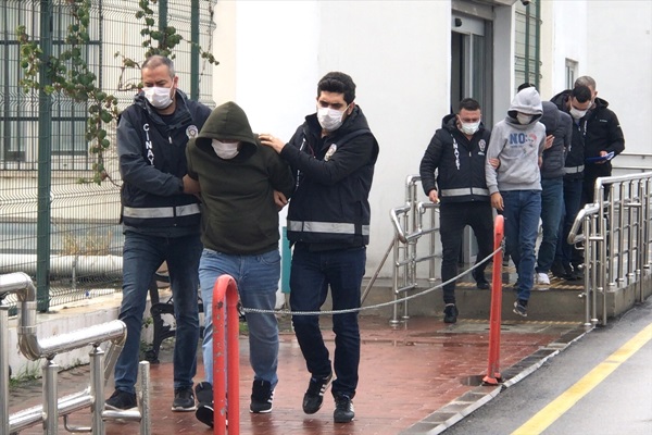 Adana'da tabancanın kazara ateş almasıyla vurulduğu öne sürülen genç öldü