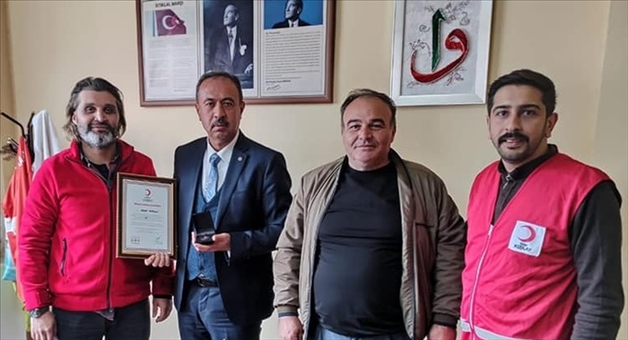 İlçe Milli Eğitim Müdürü Beydilli'ye Türk Kızılay'dan bronz madalya