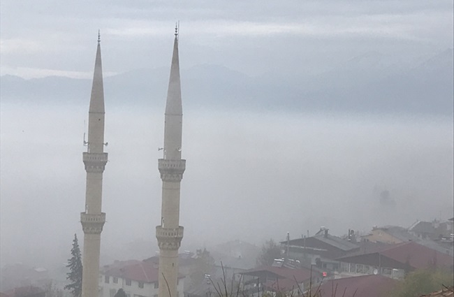 Adana'nın yüksek kesimlerinde sis etkili oldu