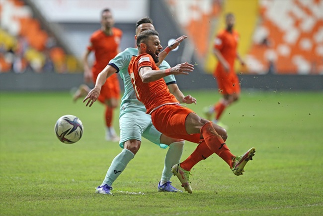 Adanaspor ile Tuzlaspor 1-1 berabere kaldı.