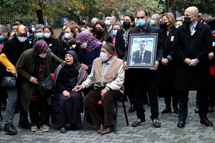 Korona virüse yenilen veteriner hekime gözyaşları sel oldu