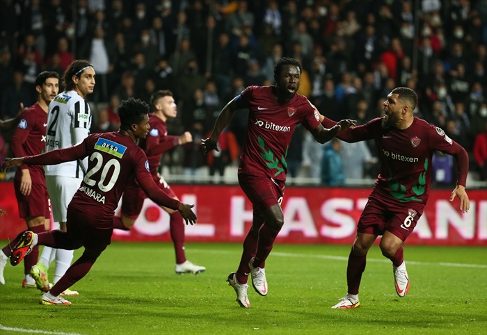 Atakaş Hatayspor, deplasmanda Altay'ı 2-1 mağlup etti.