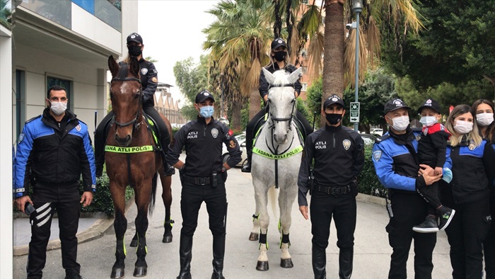 Adana'da lösemi hastası çocuğun atlı polis olma hayali gerçeğe dönüştü