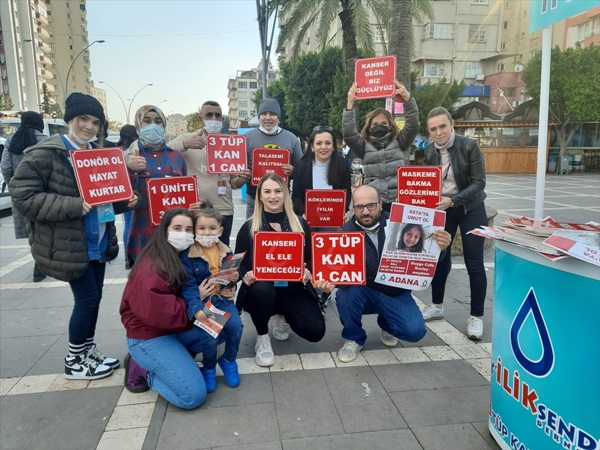 Kızı için kök hücre arayan anne, Adana'da stant kurdu