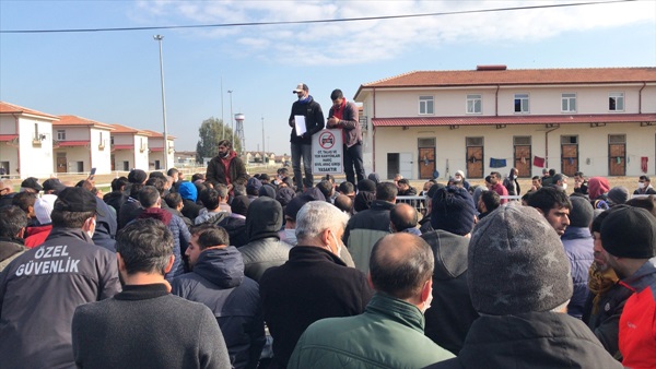 Adana'da seyislerin eylemi at yarışlarının gecikmeli başlamasına neden oldu