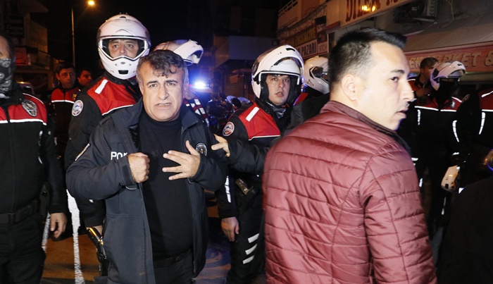 Adana’da polisi bıçaklayan şahıs yakalandı