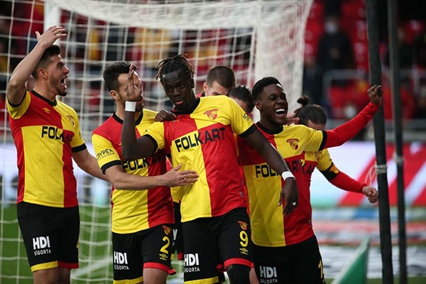 Göztepe, Cherif Ndiaye'nin 3 gol attığı maçta Antalyaspor'u yendi