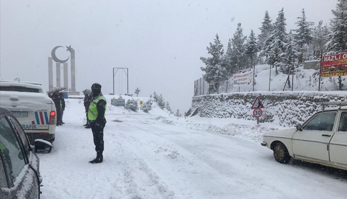 Aladağ Belediyesi kırsal kesimdeki ahırların yollarını açtı