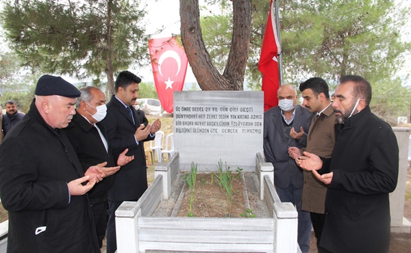 Ülkücü Şehit Yunus Uzun kabri başında anıldı