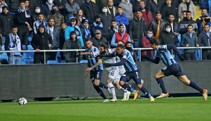 Adana Demirspor, sahasında VavaCars Fatih Karagümrük'ü 5-0 yendi.