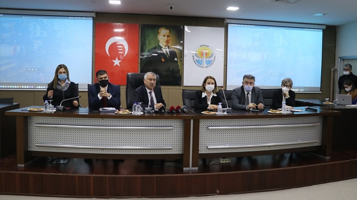 Adana Büyükşehir Belediye Başkanı Karalar, gazetecilerle bir araya geldi