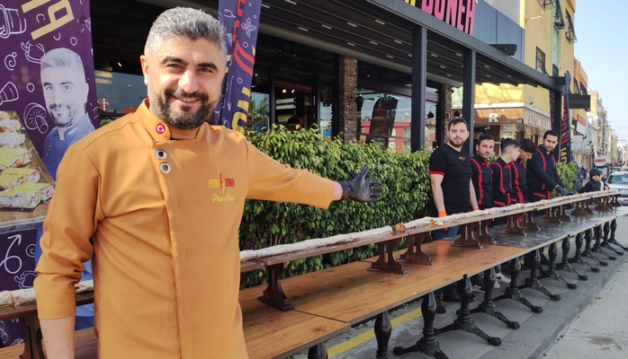 Dönerci Mehmet İkram Taş'tan 20 metrelik "piton döner"