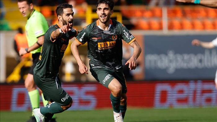 Alanyaspor evinde Fatih Karagümrük ile 2-2 berabere kaldı