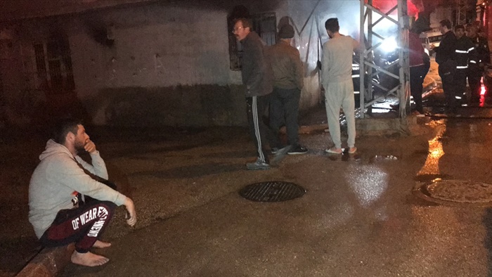 Adana'da ekmek teknesinin yanışını gözyaşı dökerek izledi