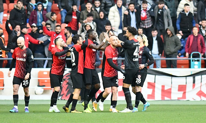 Gaziantep FK, Galatasaray'ı 3-1 yendi.