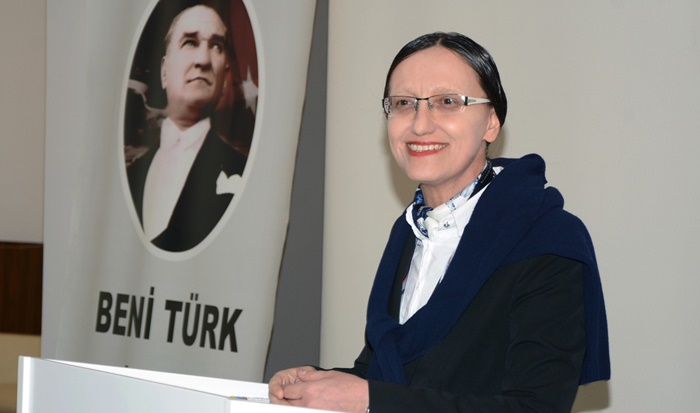 Prof. Dr. Mutlu Özcan: "Yurt dışına gidin ama o ülkenin kölesi olmayın"