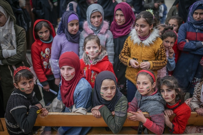 Suriyeli öğrenciler, savaşla geçen 11 yılı ve gelecek umutlarını resmetti