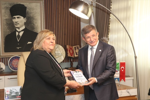 Ahmet Davutoğlu, Gelecek Partisi'nin siyasi faaliyetlerini sonlandırma kararı aldıklarını duyurdu