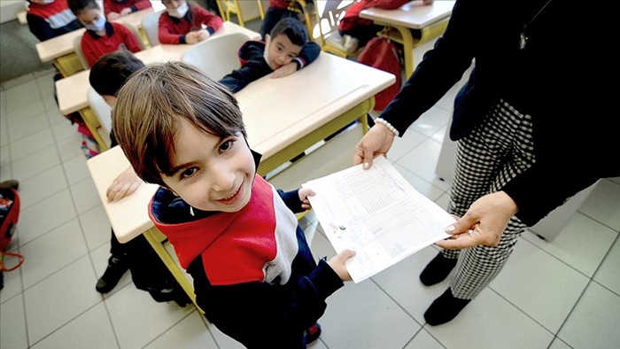 Okullarda yarın "karne zili" çalacak