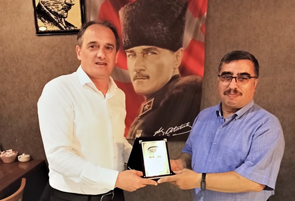 SGK İl Müdürü Canbolat, tayinleri çıkan İl Müdür Yardımcılarına “Teşekkür Plaketi" verdi