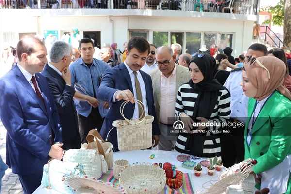 Pozantı’da Halk Eğitim Merkezi'nin yıl sonu sergisi açıldı