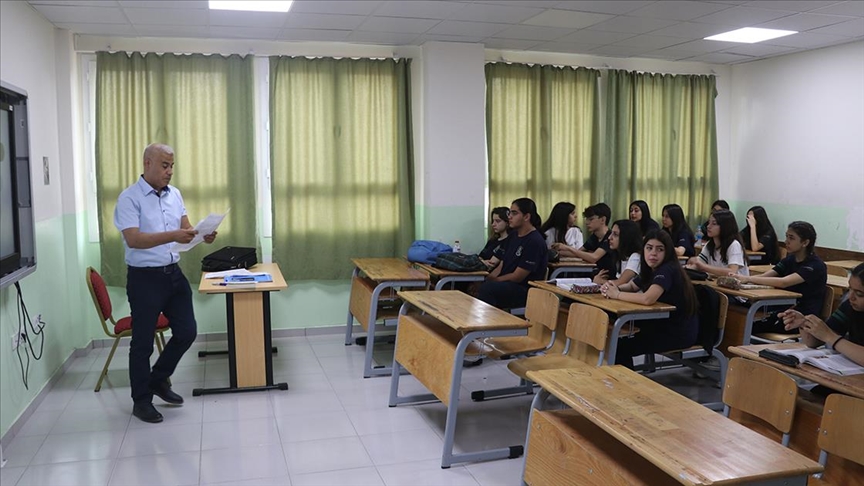 Kekemeliği yenip edebiyat öğretmeni oldu, 3 üniversitede eğitimini sürdürüyor