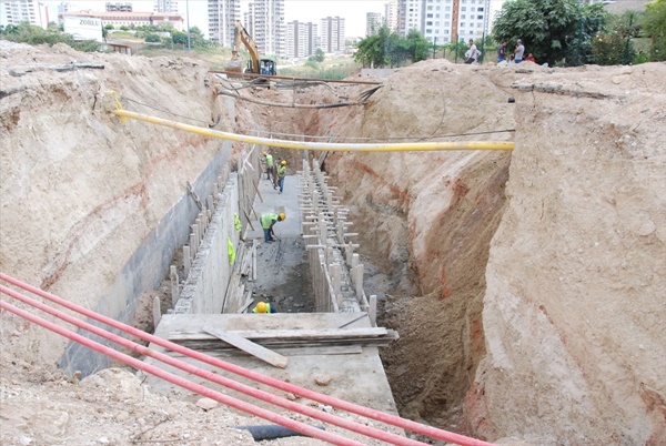 Adana Büyükşehir Belediyesinden menfez çalışması