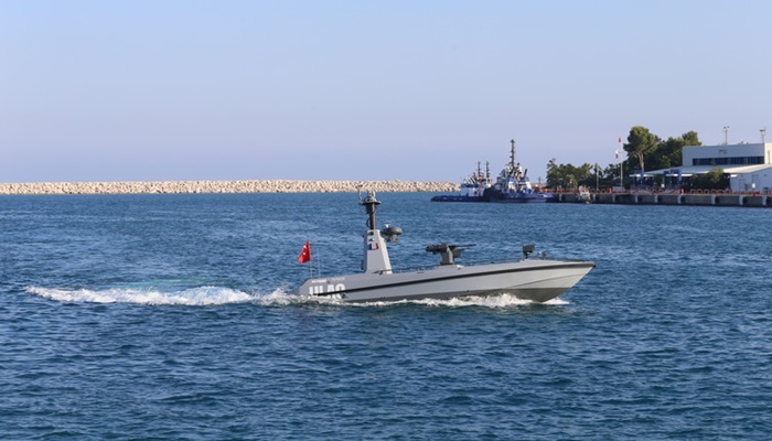 Sanayi ve Teknoloji Bakanı Varank, Antalya'da insansız deniz aracını kullandı