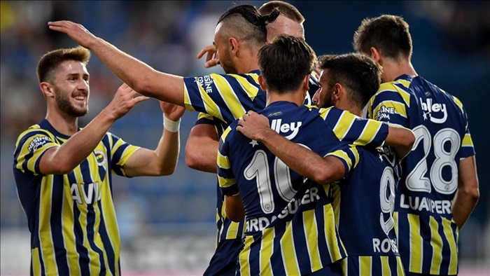 Fenerbahçe liderlik mücadelesini son maça bıraktı