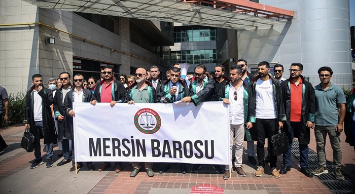 Adana ve Mersin'de avukatlardan CMK ücret tarifesiyle ilgili basın açıklaması