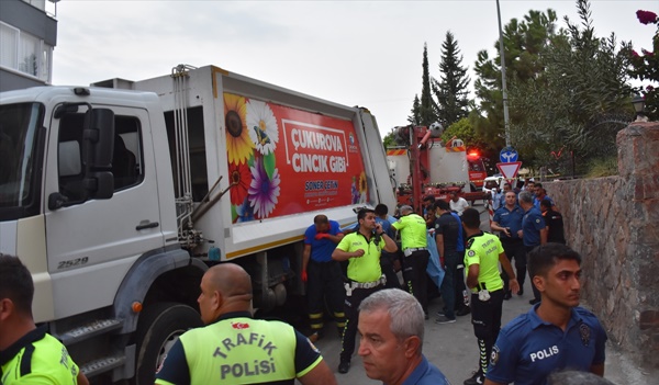 Adana'da çöp kamyonun altında kalan çocuk yaşamını yitirdi