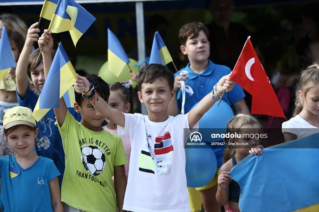 Adana'daki Ukraynalılar el işi ürünlerinin gelirini ülkelerine gönderecek