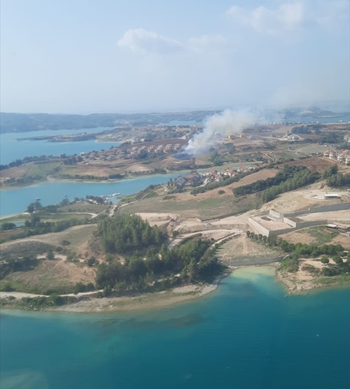 Adana'da tarlada çıkan yangın söndürüldü