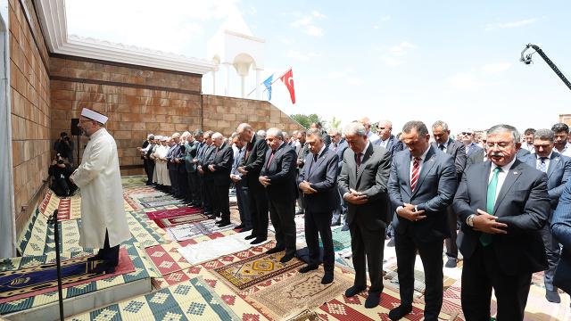 Cumhurbaşkanı Erdoğan, cuma namazını Malazgirt'te kıldı