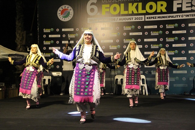 Antalya'da 6. Uluslararası Folklor Festivali başladı