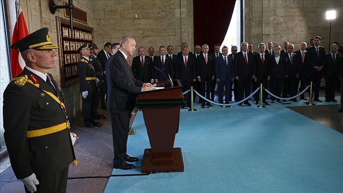 Cumhurbaşkanı Erdoğan başkanlığındaki devlet erkanı, Anıtkabir'i ziyaret etti