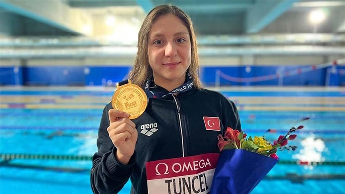 Merve Tuncel 1500 metre serbestte gençler dünya şampiyonu oldu