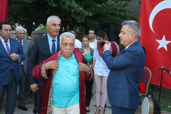 Adana'da yılın ahisi, kalfası ve çırağına plaket