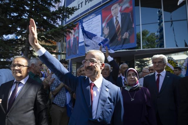 Millet Partisi Genel Merkezi yeni binasına taşındı