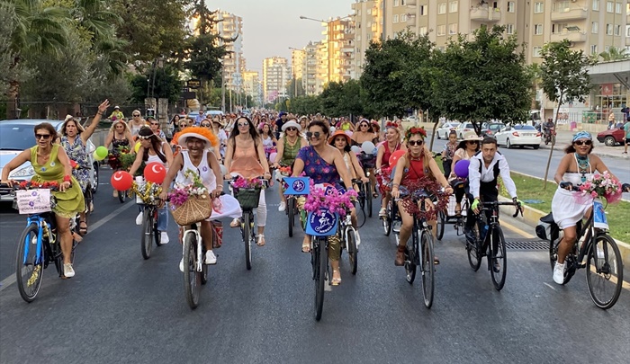 Adana, Mersin ve Osmaniye'de "Süslü Kadınlar Bisiklet Turu" düzenlendi