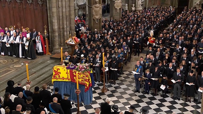 Kraliçe 2. Elizabeth için resmi cenaze töreni düzenlendi