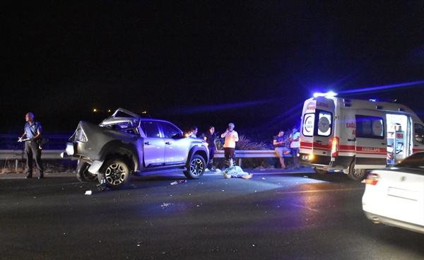 Adana'da tır ile pikabın çarpıştığı kazada 2 kişi öldü