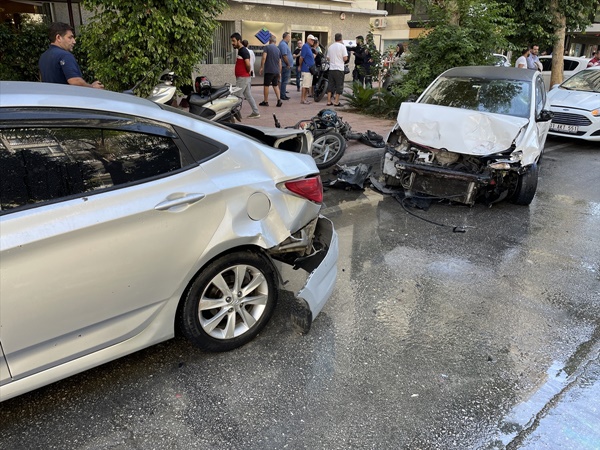 Adana'da zincirleme trafik kazasında motosiklet sürücüsü yaşamını yitirdi