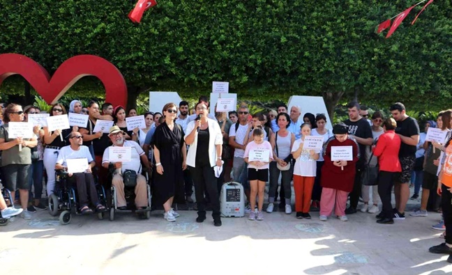 Adana'da otizm derneği üyeleri ‘Mehmet' için toplandı