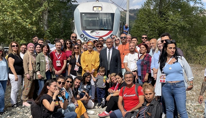 Uluslararası Adana Lezzet Festivali'nin "Lezzet Treni"nde yöresel tatlar sunuldu